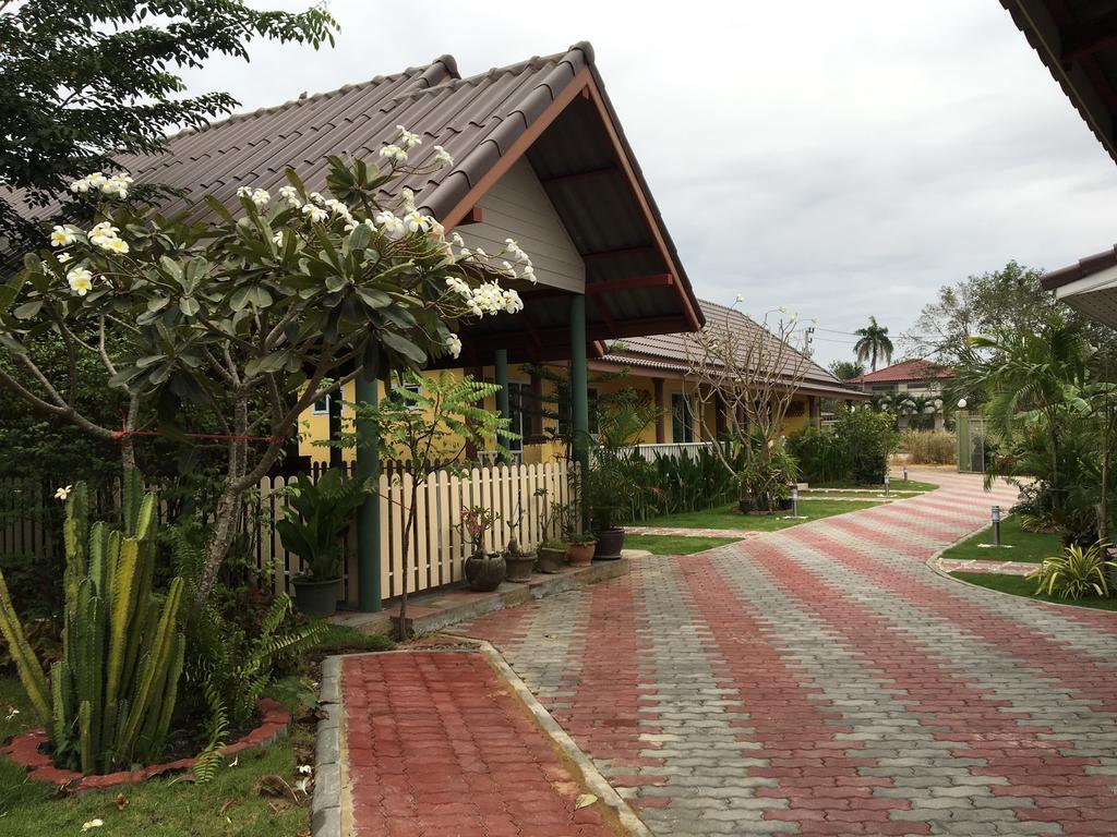 Baan Penny Hotell Phra Nakhon Si Ayutthaya Exteriör bild